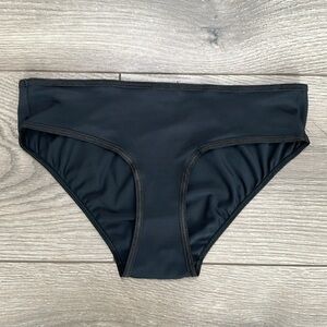 NWOT 2004 Victoria’s Secret Black Nylon Wide Sided Low Rise‎ Bikini Panty Size S